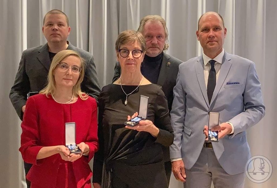 Jussi Luostarinen takarivissä